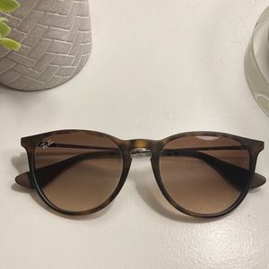 Erika Classic Ray-Ban Sunglasses